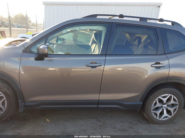 Subaru Forester Premium 2019 JF2SKAGC3KH507201 Image 14