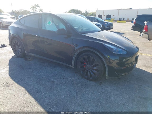 2023 TESLA MODEL Y 7SAYGDEF8PF662376 Photo 0
