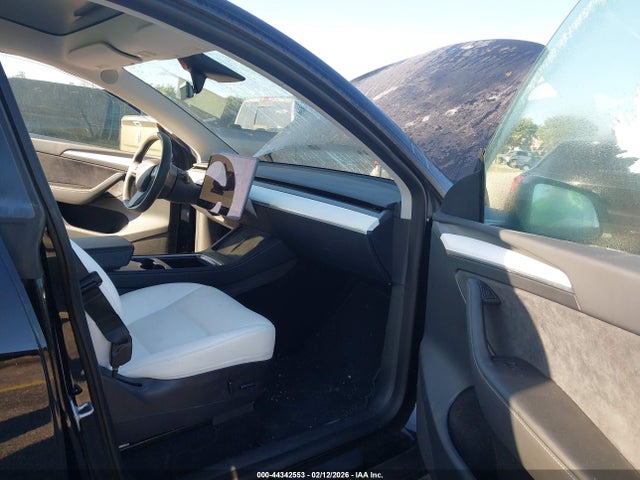 2023 TESLA MODEL Y 7SAYGDEF8PF662376 Photo 4