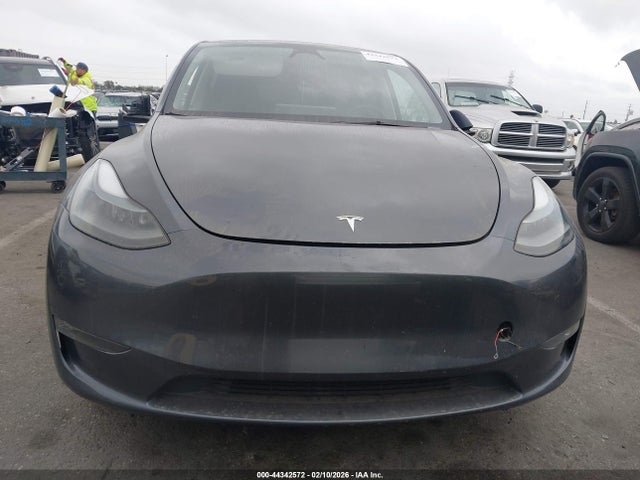 Продажа на аукционе авто 2023 Tesla Model Y Awd/long Range Dual Motor All-wheel Drive, vin: 7SAYGAEEXPF895729, номер лота: 44342572