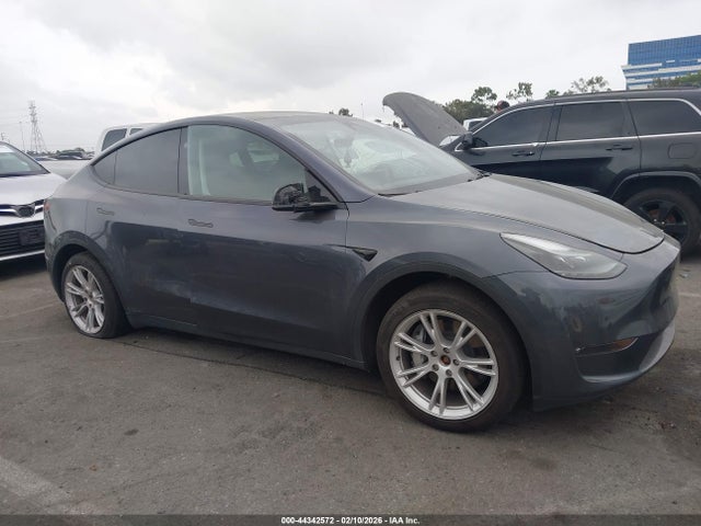 Продажа на аукционе авто 2023 Tesla Model Y Awd/long Range Dual Motor All-wheel Drive, vin: 7SAYGAEEXPF895729, номер лота: 44342572