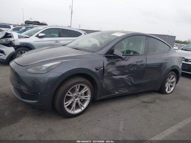 Продажа на аукционе авто 2023 Tesla Model Y Awd/long Range Dual Motor All-wheel Drive, vin: 7SAYGAEEXPF895729, номер лота: 44342572