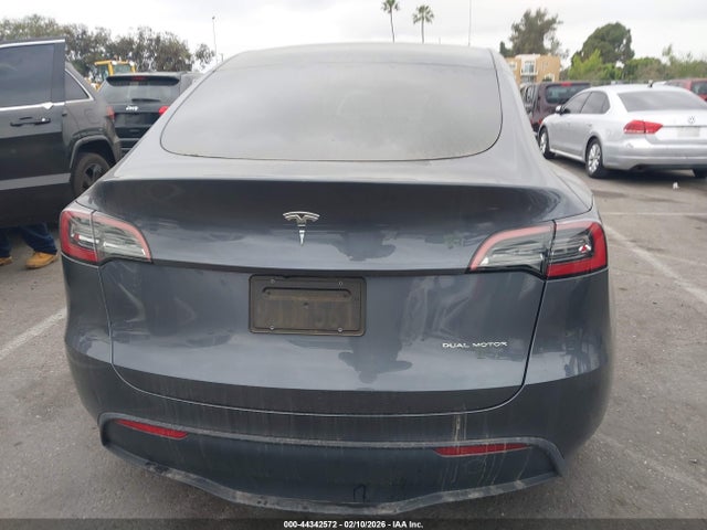 Продажа на аукционе авто 2023 Tesla Model Y Awd/long Range Dual Motor All-wheel Drive, vin: 7SAYGAEEXPF895729, номер лота: 44342572