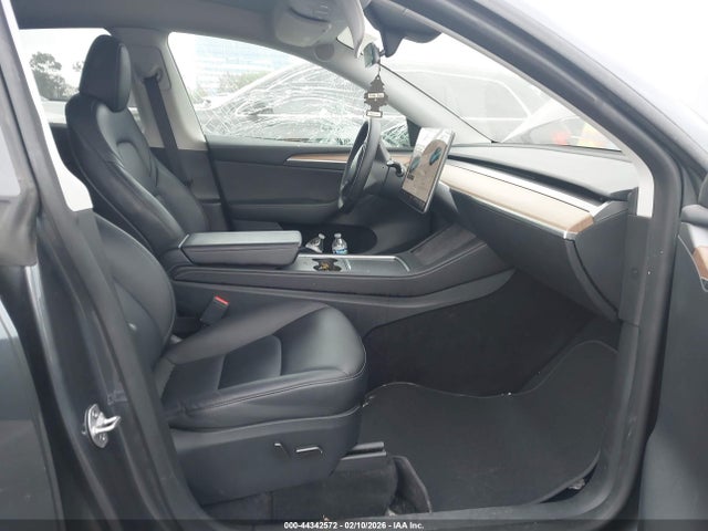 Продажа на аукционе авто 2023 Tesla Model Y Awd/long Range Dual Motor All-wheel Drive, vin: 7SAYGAEEXPF895729, номер лота: 44342572