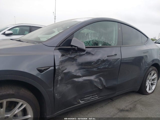 Продажа на аукционе авто 2023 Tesla Model Y Awd/long Range Dual Motor All-wheel Drive, vin: 7SAYGAEEXPF895729, номер лота: 44342572