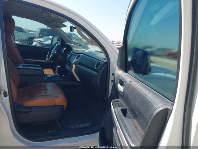 5TFEM5F1XGX107825 Toyota Tundra Sr5 4.6l V8