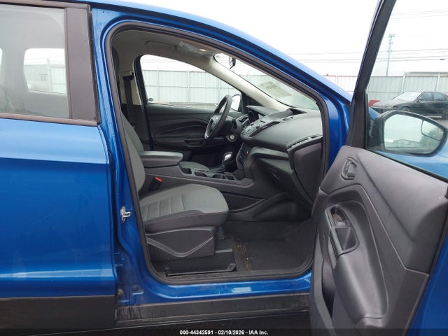 Продажа на аукционе авто 2017 Ford Escape S, vin: 1FMCU0F7XHUC80886, номер лота: 44342591