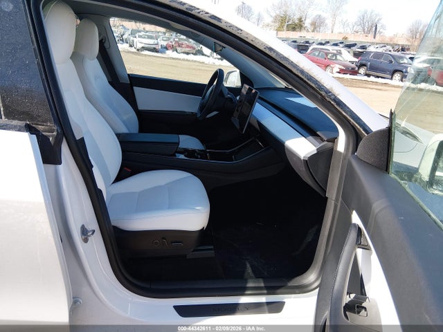 2021 TESLA MODEL Y 5YJYGDEEXMF064435 Photo 4