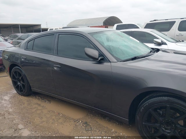 44342615 :رقم المزاد ، 2C3CDXBG3FH748268 vin ، 2015 Dodge Charger Se مزاد بيع