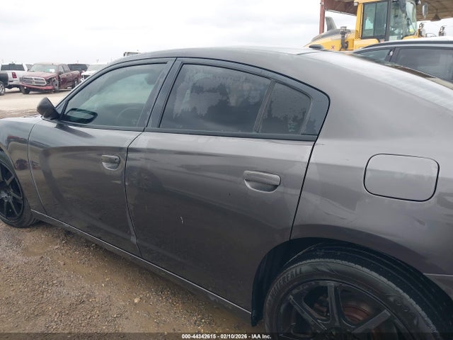 44342615 :رقم المزاد ، 2C3CDXBG3FH748268 vin ، 2015 Dodge Charger Se مزاد بيع