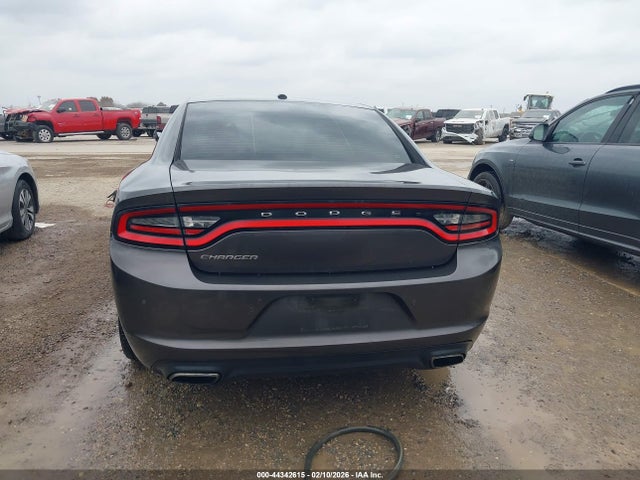 44342615 :رقم المزاد ، 2C3CDXBG3FH748268 vin ، 2015 Dodge Charger Se مزاد بيع