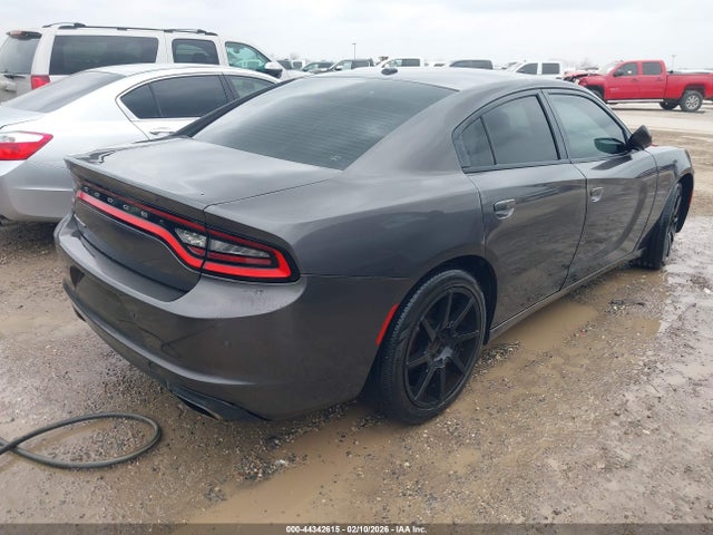 44342615 :رقم المزاد ، 2C3CDXBG3FH748268 vin ، 2015 Dodge Charger Se مزاد بيع