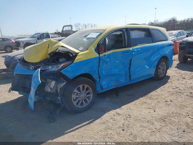 2021 TOYOTA SIENNA 5TDKRKEC9MS044286 Photo 1