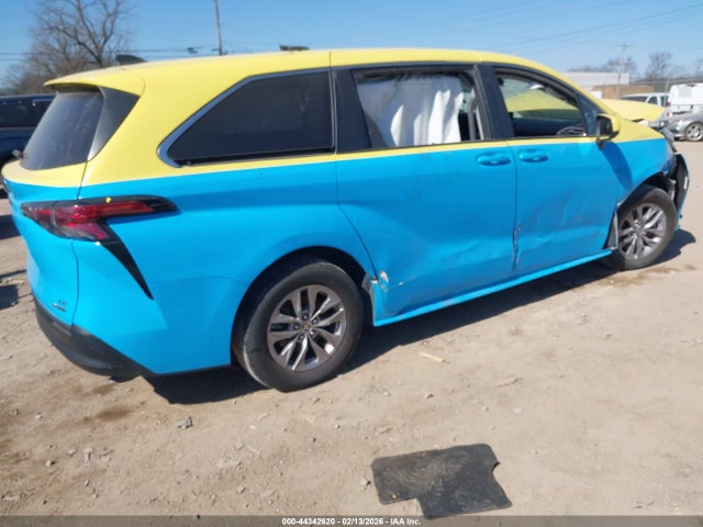 2021 TOYOTA SIENNA 5TDKRKEC9MS044286 Photo 3