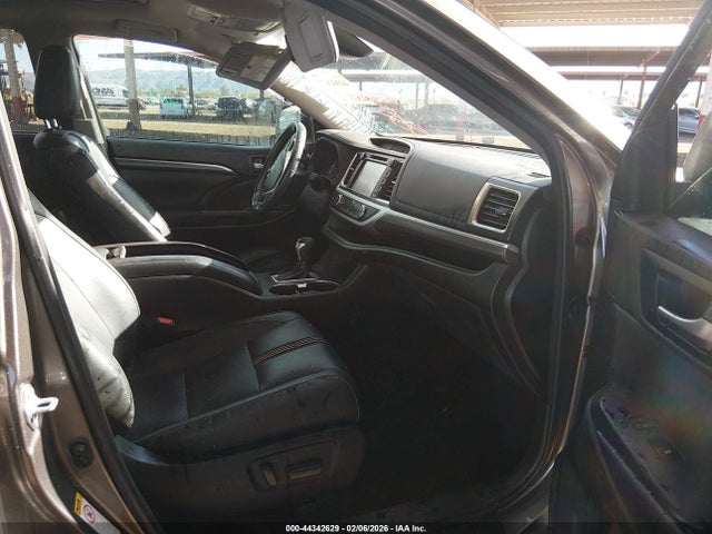 5TDKZRFH5JS540264 Toyota Highlander Se