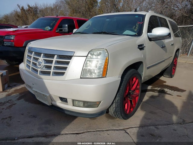 2008 CADILLAC ESCALADE ESV 1GYFK66818R261787 Photo 1