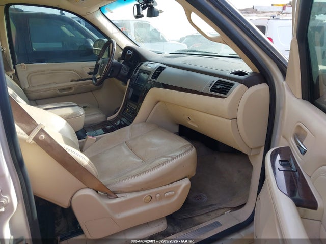 2008 CADILLAC ESCALADE ESV 1GYFK66818R261787 Photo 4