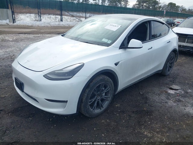 2024 TESLA MODEL Y 7SAYGAEE1RF201190 Photo 1