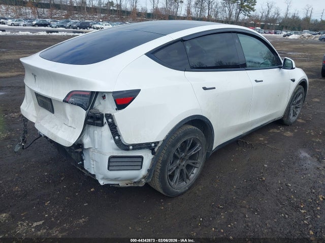 2024 TESLA MODEL Y 7SAYGAEE1RF201190 Photo 3