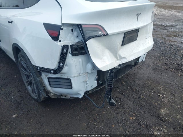 2024 TESLA MODEL Y 7SAYGAEE1RF201190 Photo 5