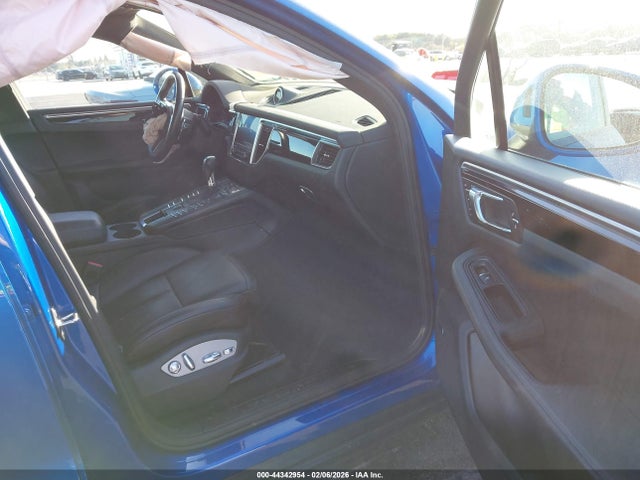 2018 PORSCHE MACAN WP1AA2A58JLB02409 Photo 4