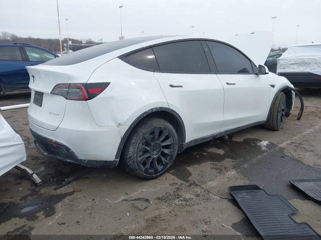2024 TESLA MODEL Y 7SAYGDEE1RA260402 Photo 3