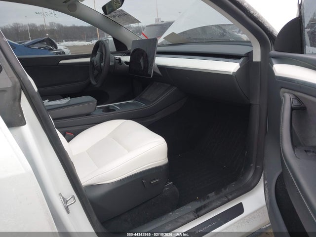 2024 TESLA MODEL Y 7SAYGDEE1RA260402 Photo 4