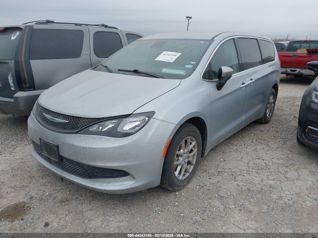 2023 CHRYSLER VOYAGER 2C4RC1CG3PR608009 Photo 1