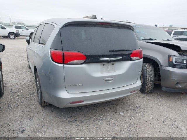 2023 CHRYSLER VOYAGER 2C4RC1CG3PR608009 Photo 2