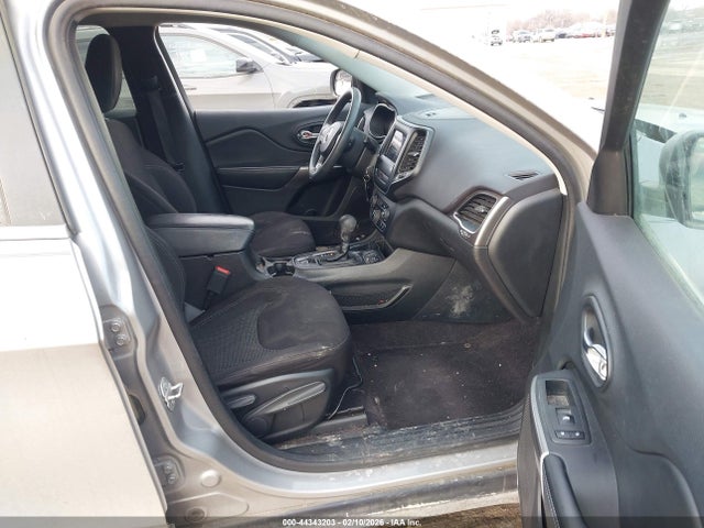 44343203 :رقم المزاد ، 1C4PJLCB0KD134383 vin ، 2019 Jeep Cherokee Latitude Fwd مزاد بيع