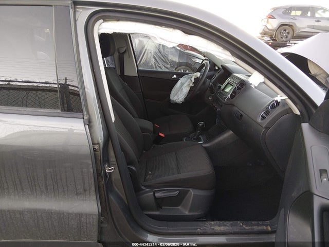 2017 Volkswagen Tiguan 2.0t/2.0t S მანქანა იყიდება აუქციონზე, vin: WVGAV7AX6HK049256, აუქციონის ნომერი: 44343214