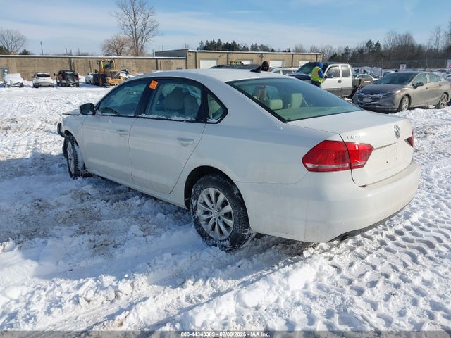 2014 VOLKSWAGEN PASSAT 1VWAT7A30EC111518 Photo 2