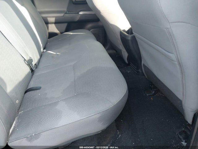 3TMCZ5AN8KM268076 Toyota Tacoma Sr5 V6