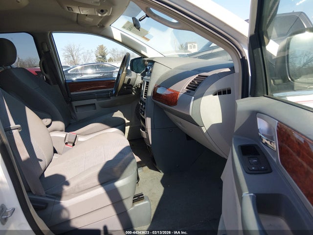 Продажа на аукционе авто 2009 Chrysler Town & Country Touring, vin: 2A8HR54199R534053, номер лота: 44343623