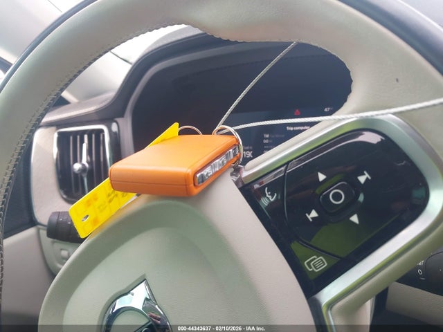 2022 VOLVO XC60 YV4L12RL7N1020862 Photo 10