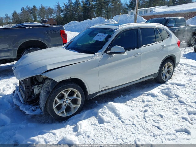 2015 BMW X1 WBAVL1C56FVY34938 Photo 1