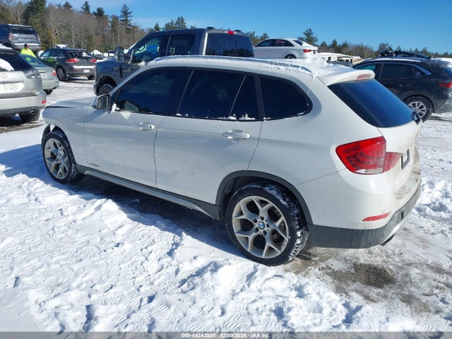 2015 BMW X1 WBAVL1C56FVY34938 Photo 2