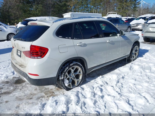 2015 BMW X1 WBAVL1C56FVY34938 Photo 3