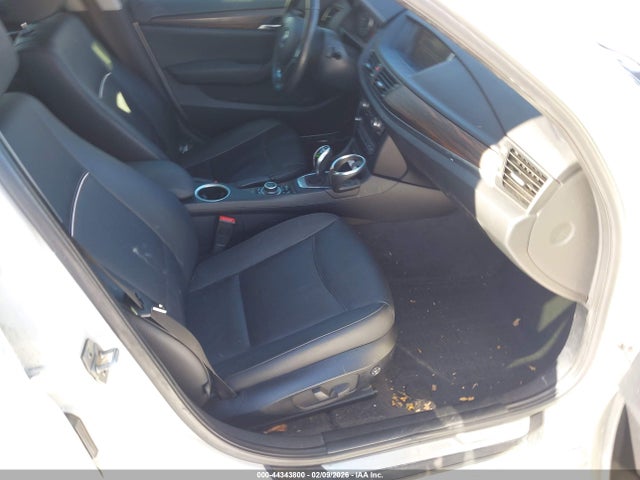 2015 BMW X1 WBAVL1C56FVY34938 Photo 4
