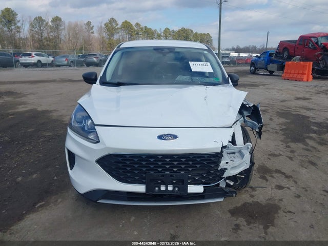 1FMCU9G69NUB08676 Ford ESCAPE SE