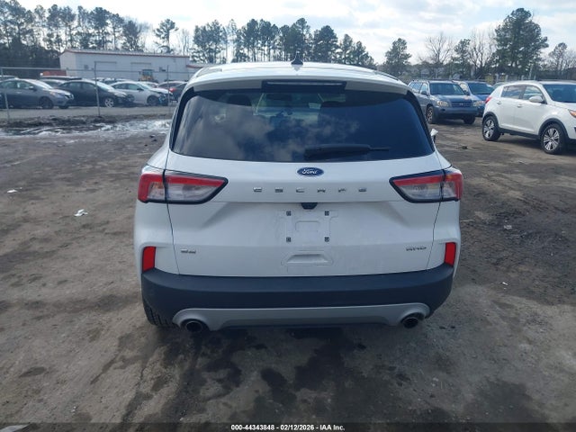 1FMCU9G69NUB08676 Ford ESCAPE SE