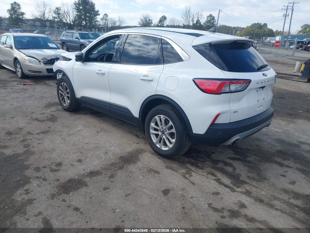 1FMCU9G69NUB08676 Ford ESCAPE SE
