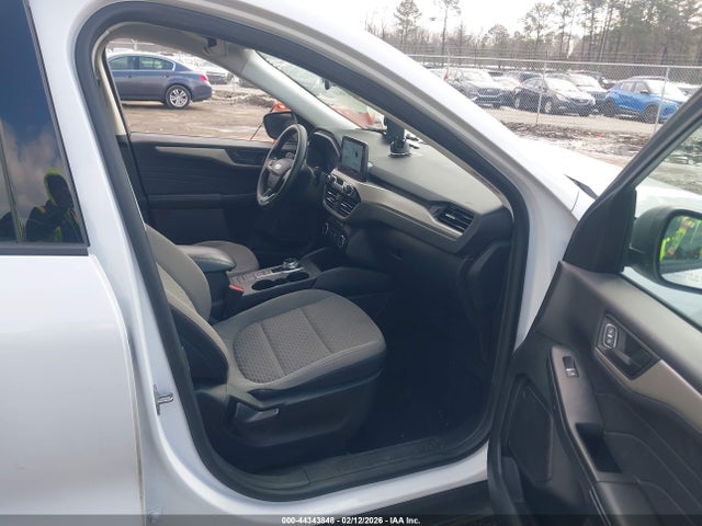1FMCU9G69NUB08676 Ford ESCAPE SE