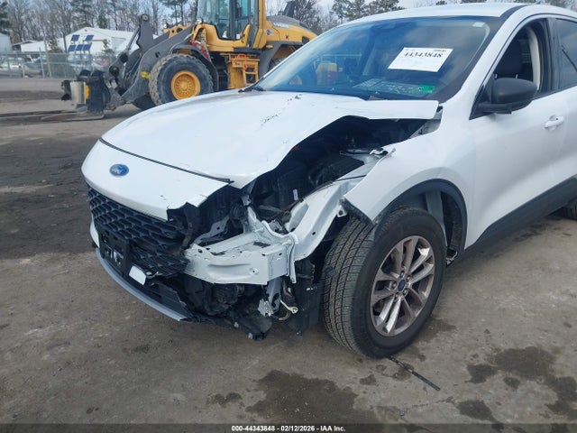 1FMCU9G69NUB08676 Ford ESCAPE SE