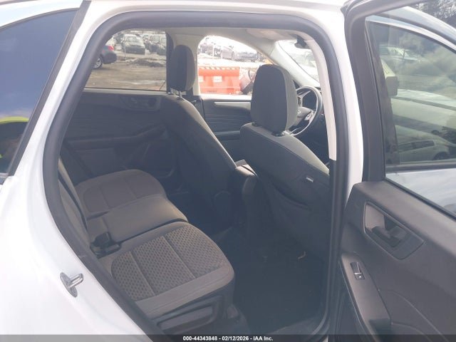 1FMCU9G69NUB08676 Ford ESCAPE SE