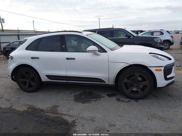 Porsche Macan T 2023 WP1AA2A54PLB06191 Image 13