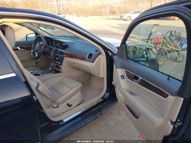 44343874 :رقم المزاد ، WDDGF8AB9EG176660 vin ، 2014 Mercedes-benz C 300 Sport 4matic مزاد بيع