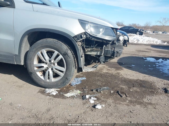 Продажа на аукционе авто 2015 Volkswagen Tiguan S, vin: WVGBV7AX1FW586451, номер лота: 44343885