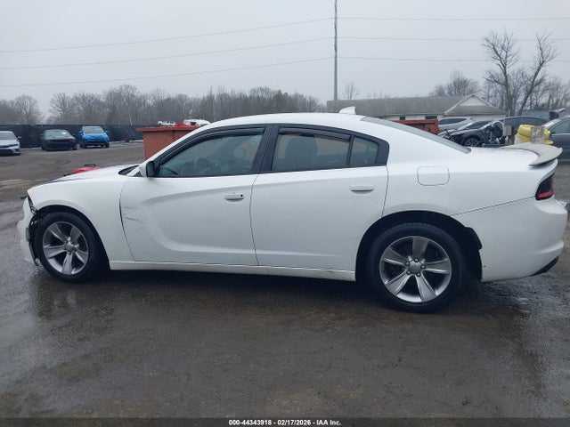 2015 Dodge Charger Sxt მანქანა იყიდება აუქციონზე, vin: 2C3CDXHG7FH814800, აუქციონის ნომერი: 44343918