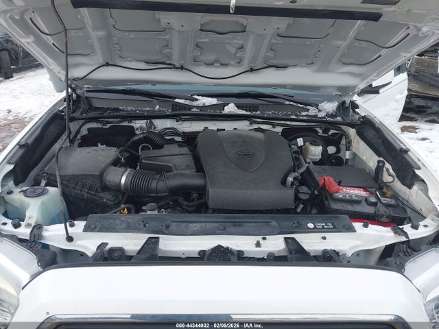 44344002 :رقم المزاد ، 3TMAZ5CN5JM064001 vin ، 2018 Toyota Tacoma Sr5 V6 مزاد بيع